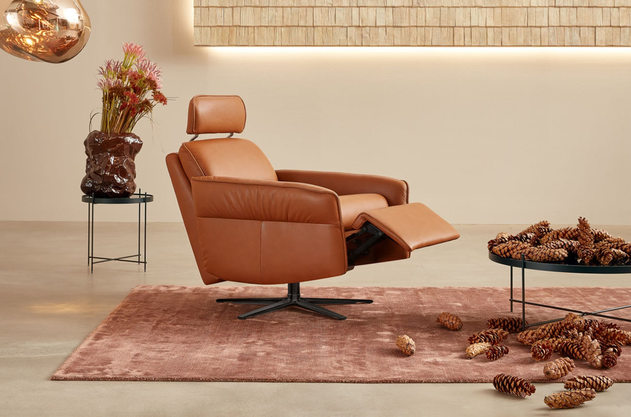 Aura Swivel Chair Leather Cognac
