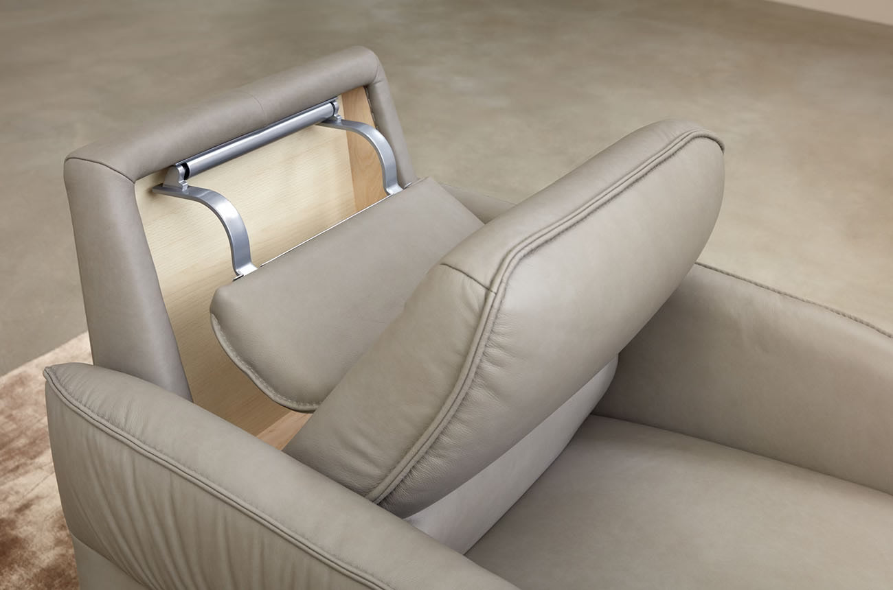 Aura Swivel Chair Leather Cognac